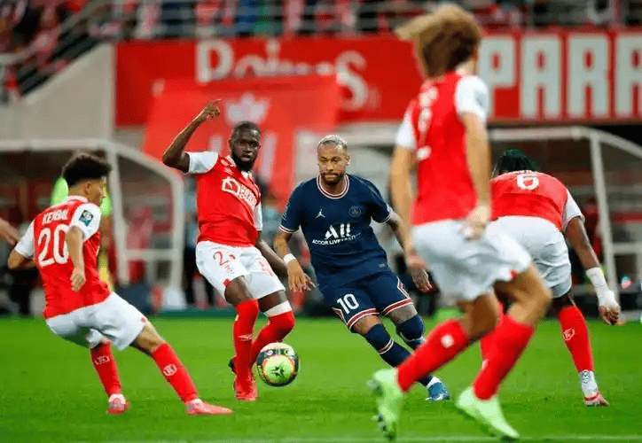 法甲焦点战：图卢兹VS朗斯，榜首争夺战一触即发