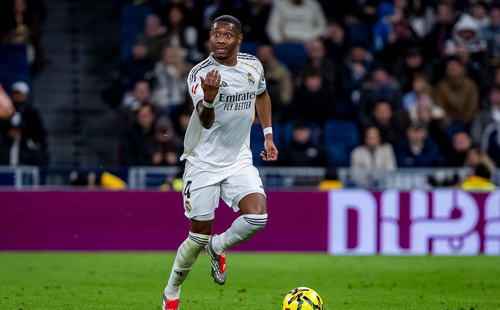 皇马功勋铁卫阿拉巴告别伯纳乌，五年豪夺八冠或将加盟沙特辅佐C罗